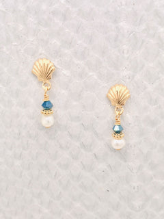 Beach Post – Gold Scallop Shell with Emerald Swarovski Crystals and Freshwater Pearls